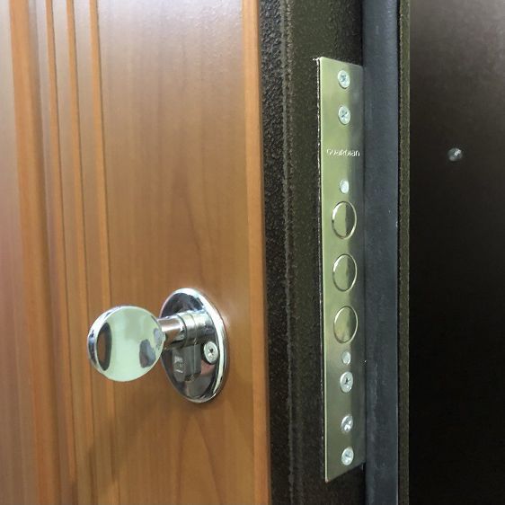 Установка дверного замка